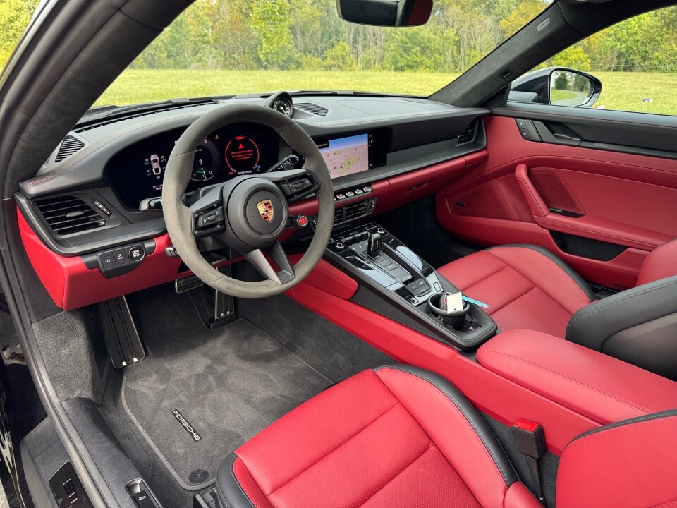 2025 Porsche 911 GTS photo 4