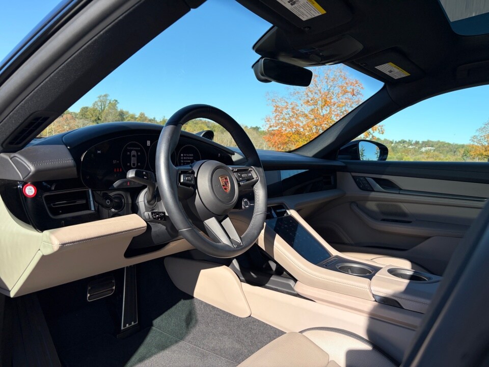 2025 Porsche Taycan 4 photo 4