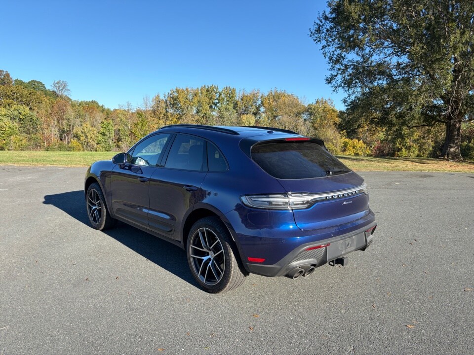 2025 Porsche Macan Base photo 3