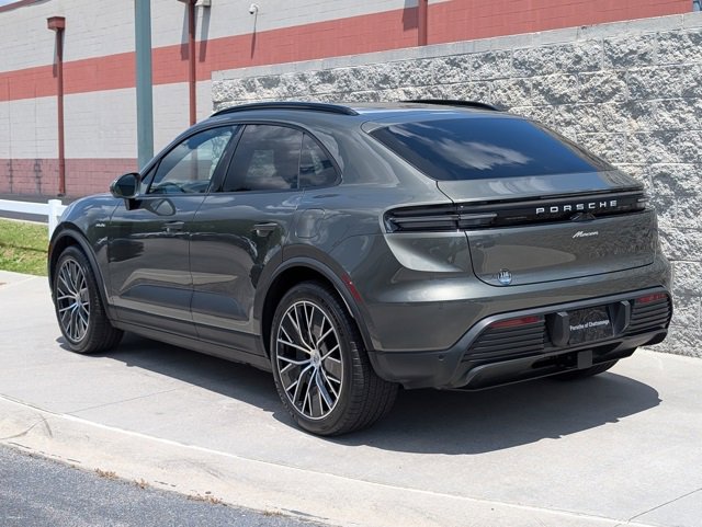2025 Porsche Macan Electric photo 3