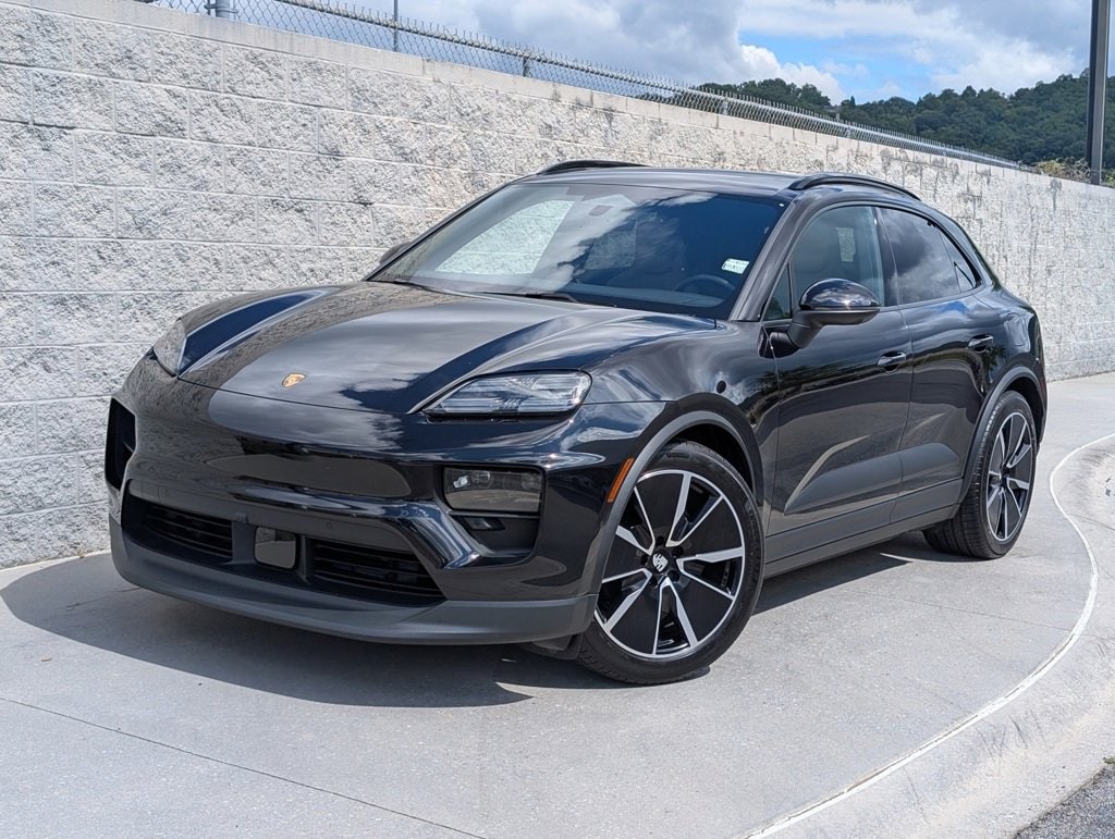 2025 Porsche Macan Base