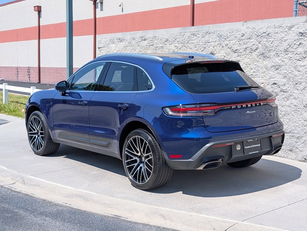 2025 Porsche Macan T photo 2