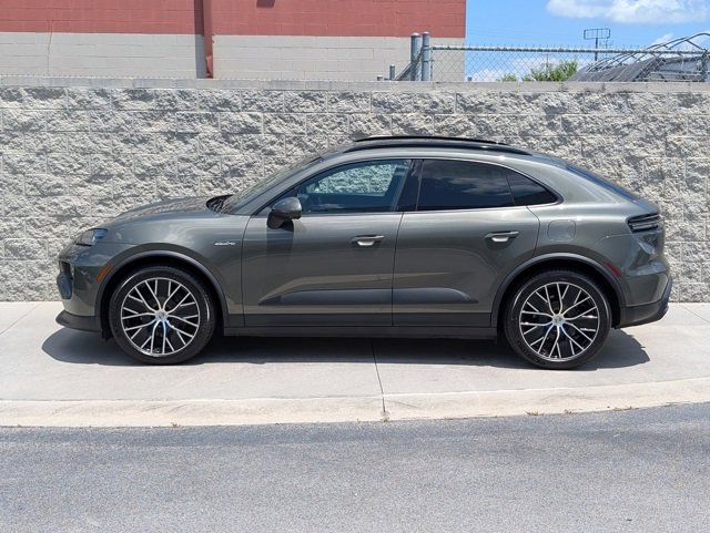 2025 Porsche Macan Electric photo 2