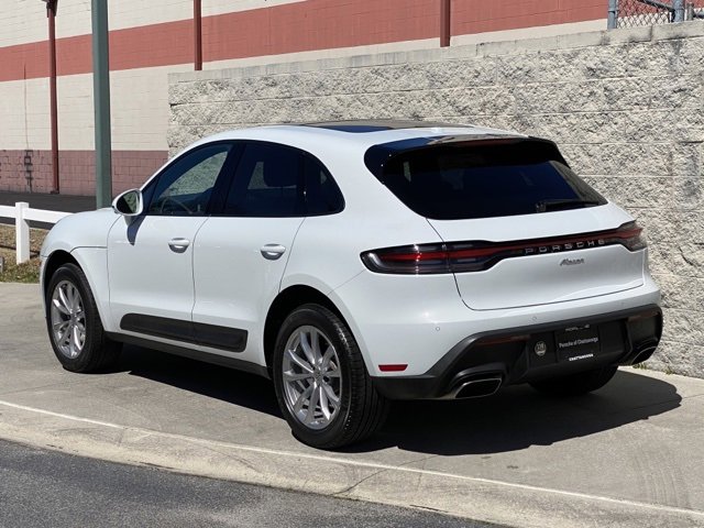 2025 Porsche Macan T photo 3