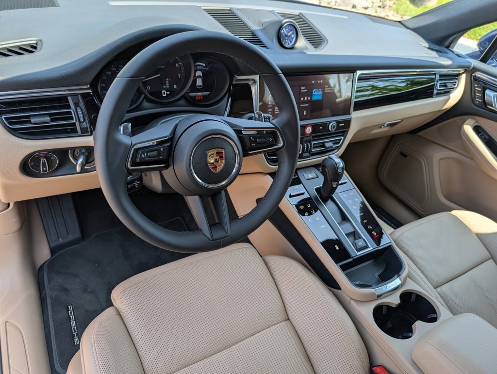 2025 Porsche Macan T photo 3
