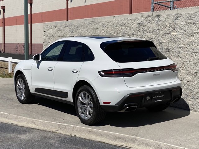 2025 Porsche Macan T photo 3