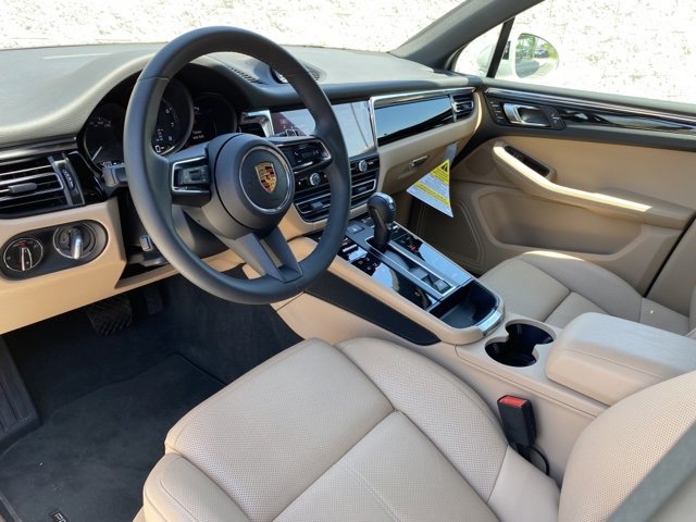 2025 Porsche Macan T photo 4