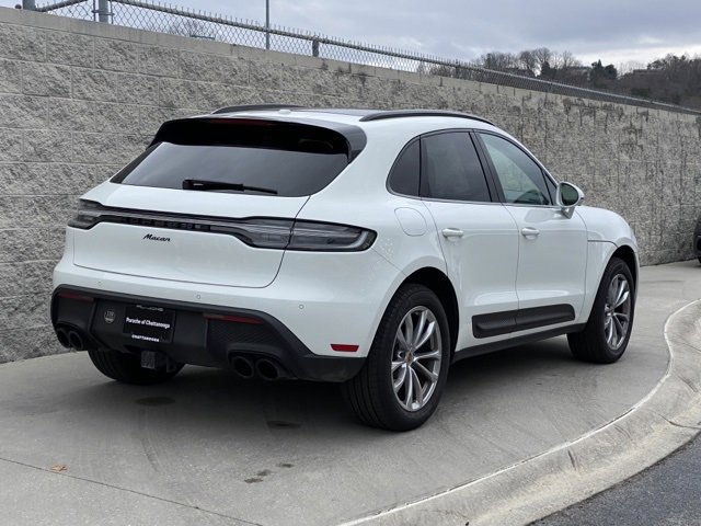 2024 Porsche Macan T photo 4