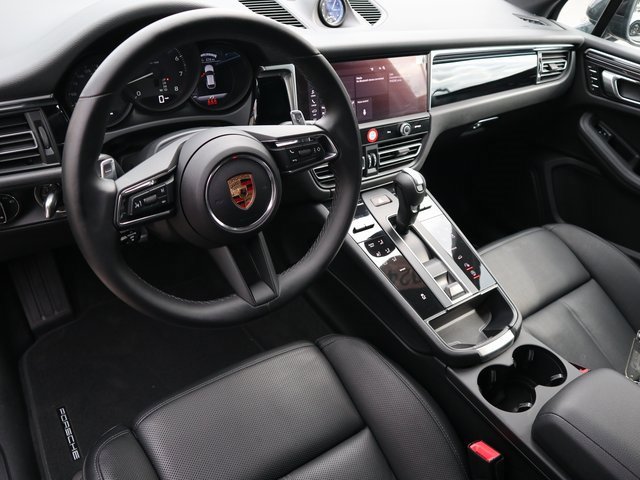 2024 Porsche Macan T photo 4