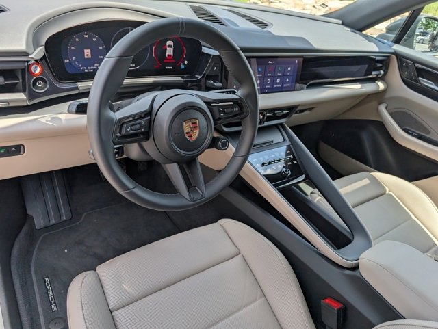 2025 Porsche Macan Electric photo 4