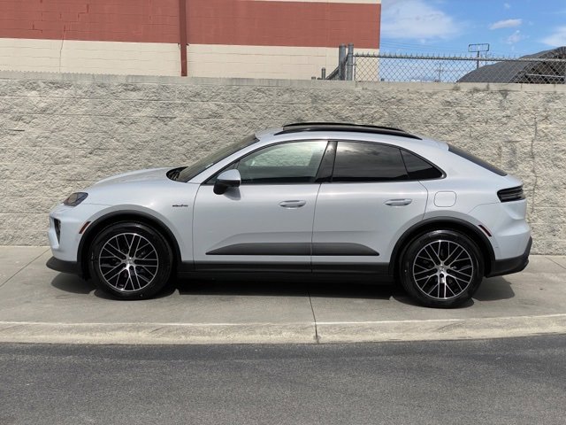 2025 Porsche Macan Electric 4 photo 2