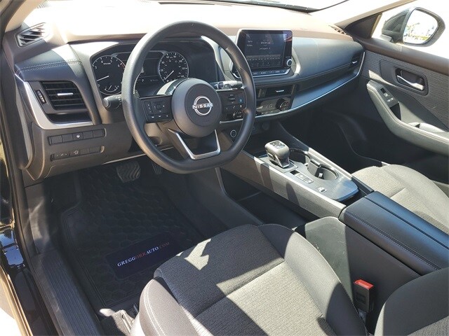 2023 Nissan Rogue SV photo 4