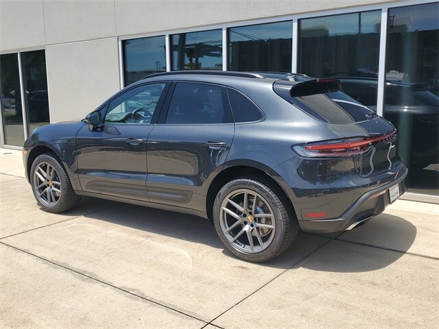 2025 Porsche Macan T photo 3