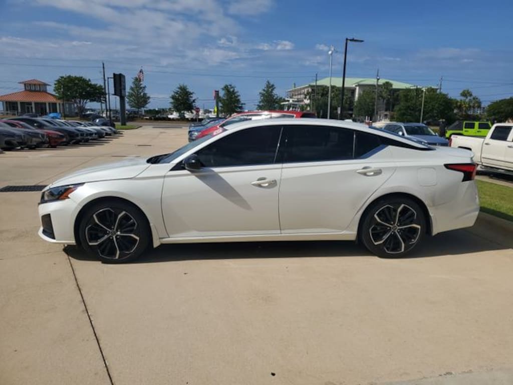 Used 2023 Nissan Altima 2.5 SR Sedan