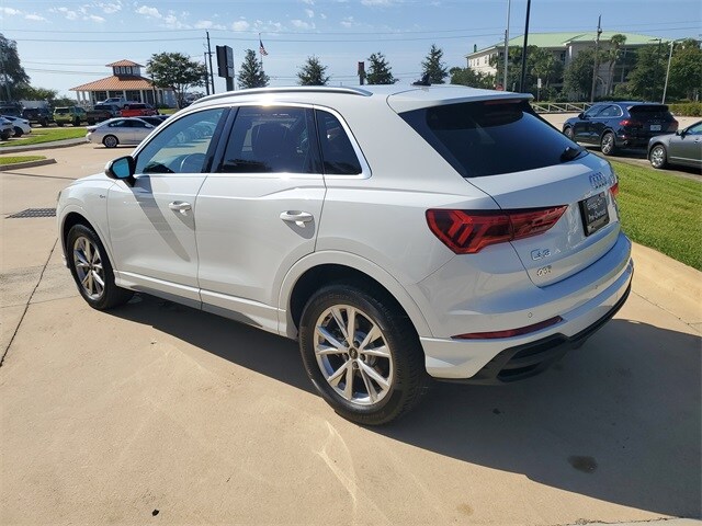 2024 Audi Q3 45 TFSI S line Premium photo 3