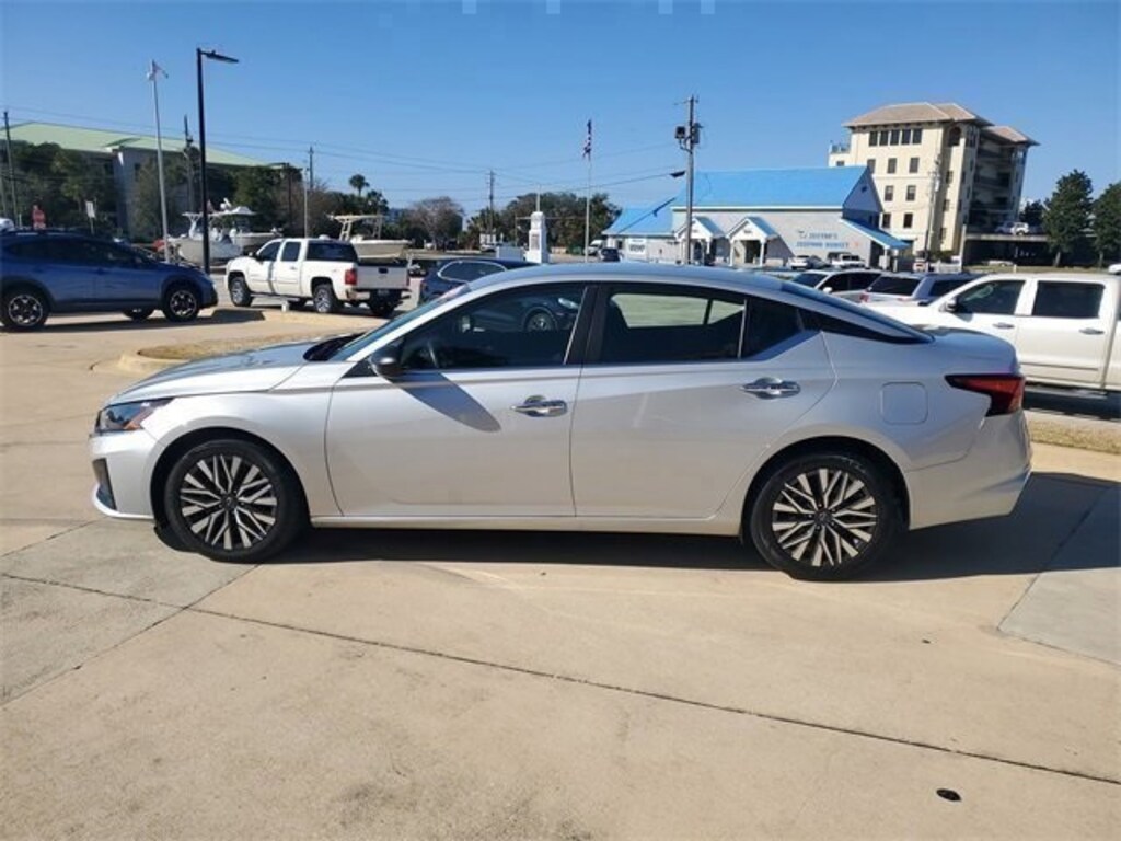 Used 2024 Nissan Altima 2.5 SV Sedan