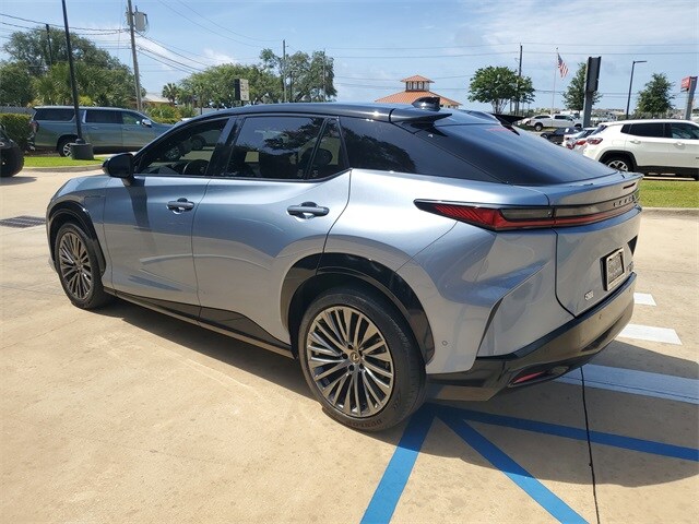 2023 Lexus RZ 450e Luxury photo 3