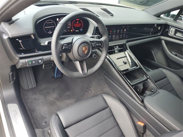 2025 Porsche Panamera 4 photo 4