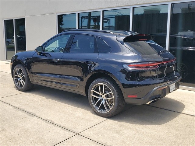 2025 Porsche Macan T photo 3