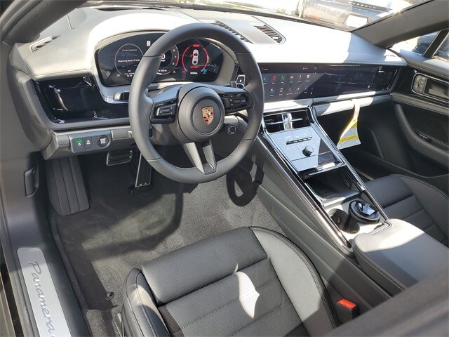 2025 Porsche Panamera 4 photo 4