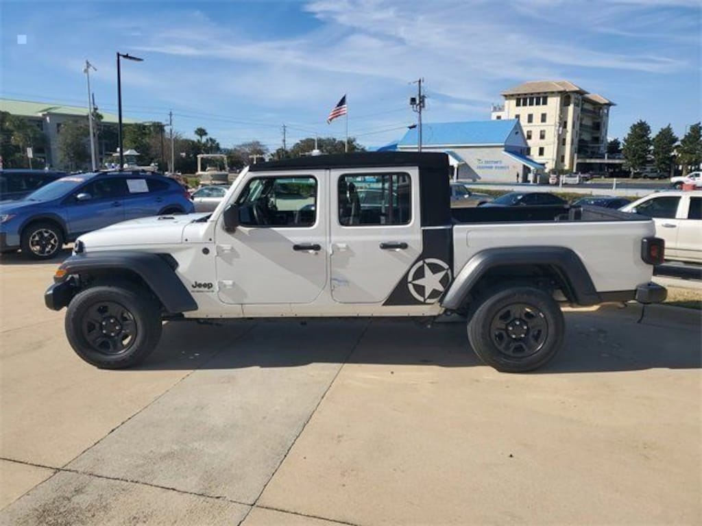 Used 2024 Jeep Gladiator Sport Truck Crew Cab