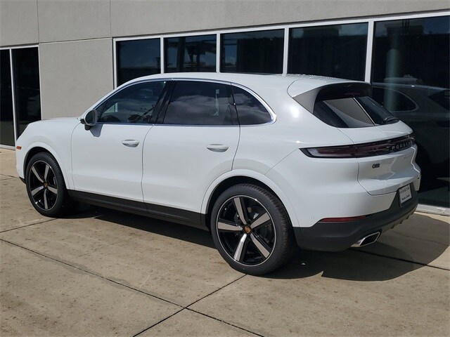 2026 Porsche Cayenne photo 3