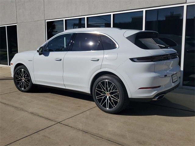 2026 Porsche Cayenne E-Hybrid photo 2