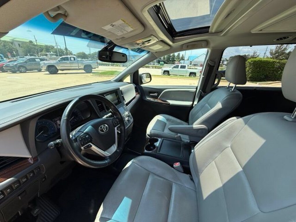 Used 2017 Toyota Sienna Limited Premium 7 Passenger Van Passenger Van