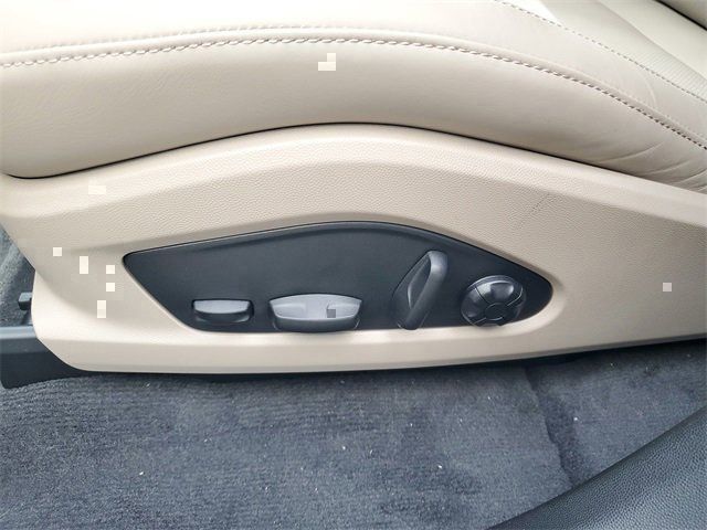 2025 Porsche Macan Turbo Electric - Photo 17