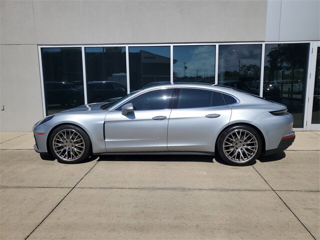 2024 Porsche Panamera 4 photo 2