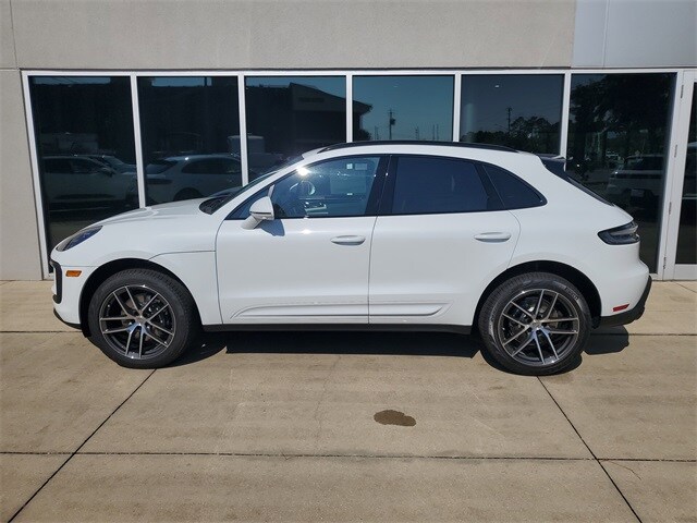 2026 Porsche Macan T photo 2