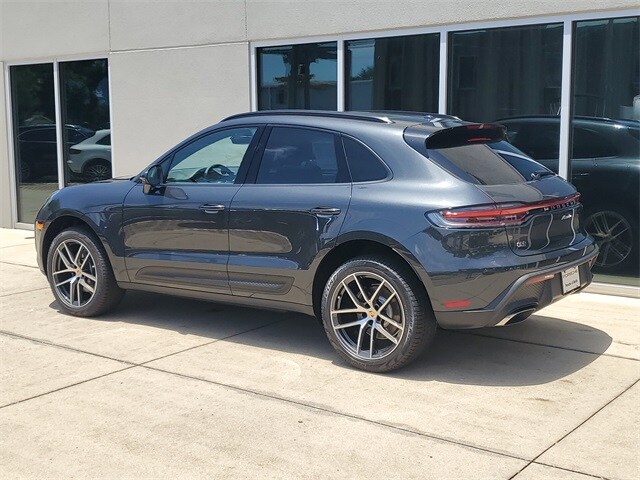 2025 Porsche Macan T photo 3