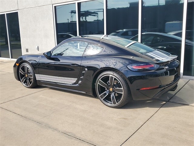 2025 Porsche Cayman photo 3