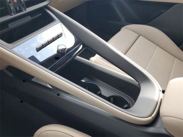2025 Porsche Macan Turbo Electric - Photo 31