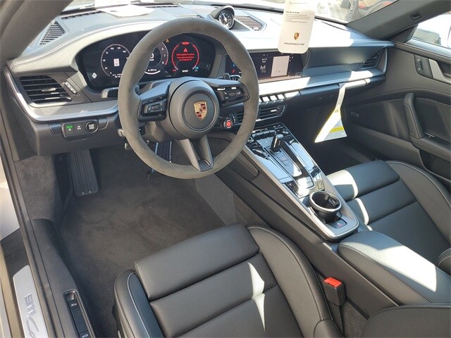 2025 Porsche 911 S photo 4
