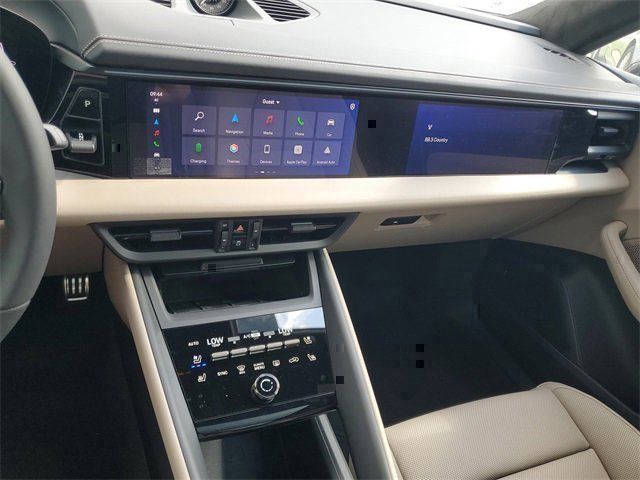 2025 Porsche Macan Turbo Electric - Photo 27