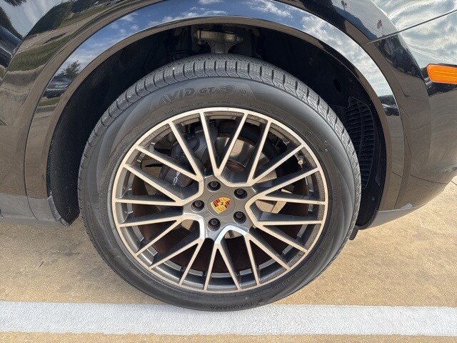 2020 Porsche Cayenne Coupe photo 3