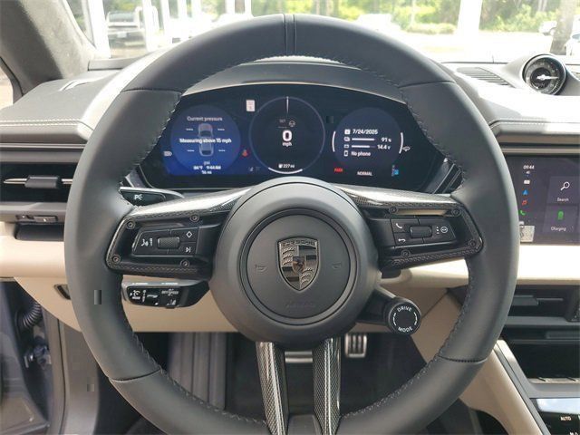 2025 Porsche Macan Turbo Electric - Photo 21