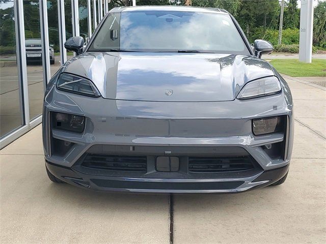 2025 Porsche Macan Turbo Electric - Photo 6