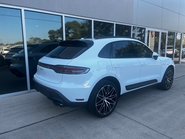 2024 Porsche Macan T photo 2
