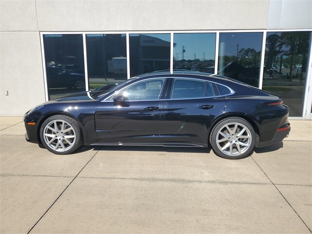 2025 Porsche Panamera 4 photo 2