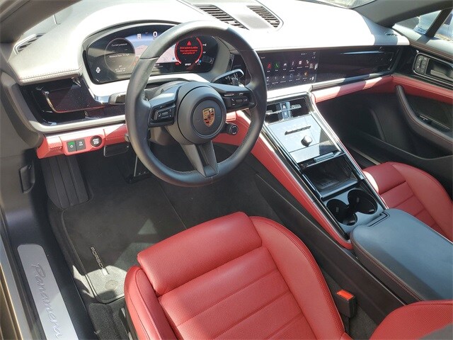 2024 Porsche Panamera 4 photo 4