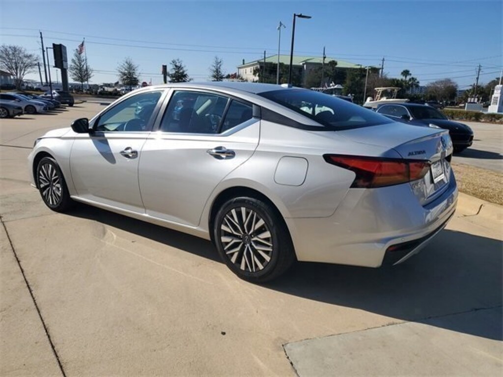 Used 2024 Nissan Altima 2.5 SV Sedan