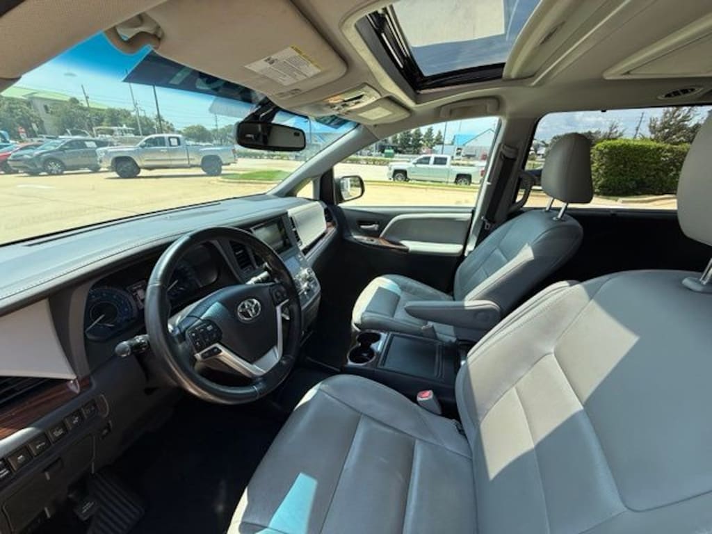 Used 2017 Toyota Sienna Limited Premium 7 Passenger Van Passenger Van