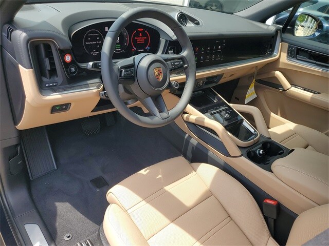 2025 Porsche Cayenne E-Hybrid photo 3
