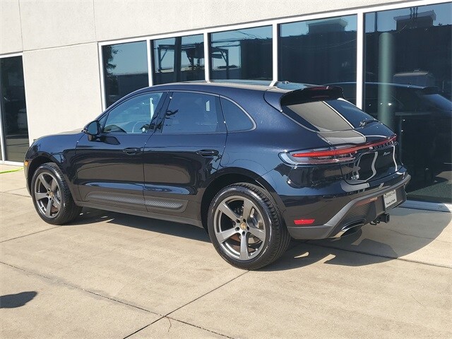 2025 Porsche Macan photo 2