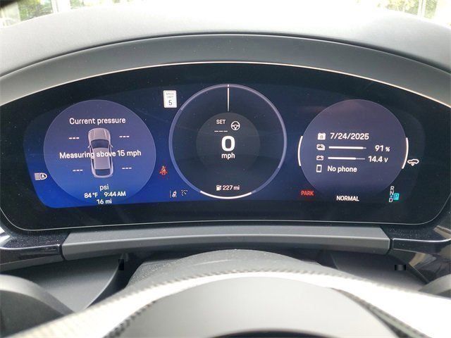 2025 Porsche Macan Turbo Electric - Photo 26