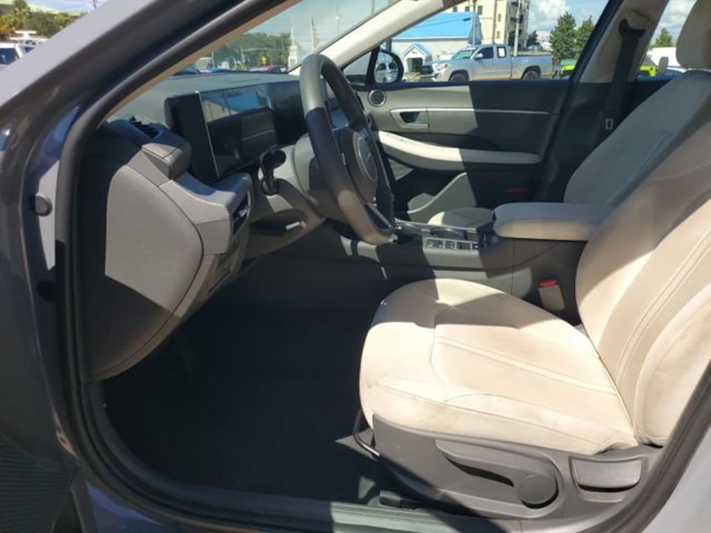 Used 2025 Hyundai Sonata SE Sedan
