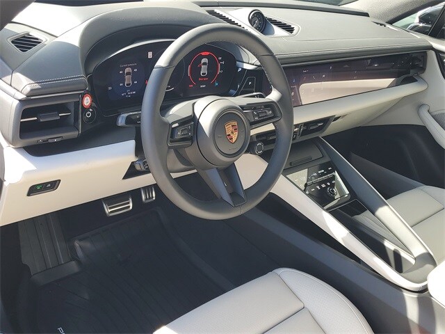 2025 Porsche Macan Electric photo 3