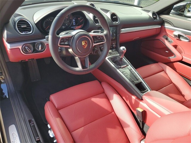 2025 Porsche Cayman photo 4